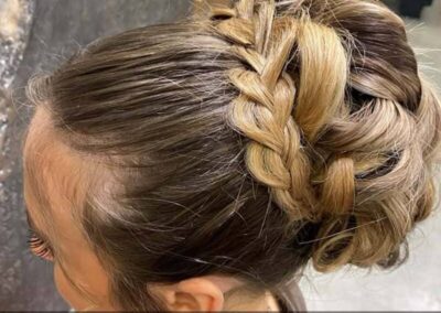 Chignon avec extensions pour mariage.