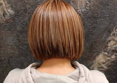 Coiffure bob avec couleur et soins capillaires